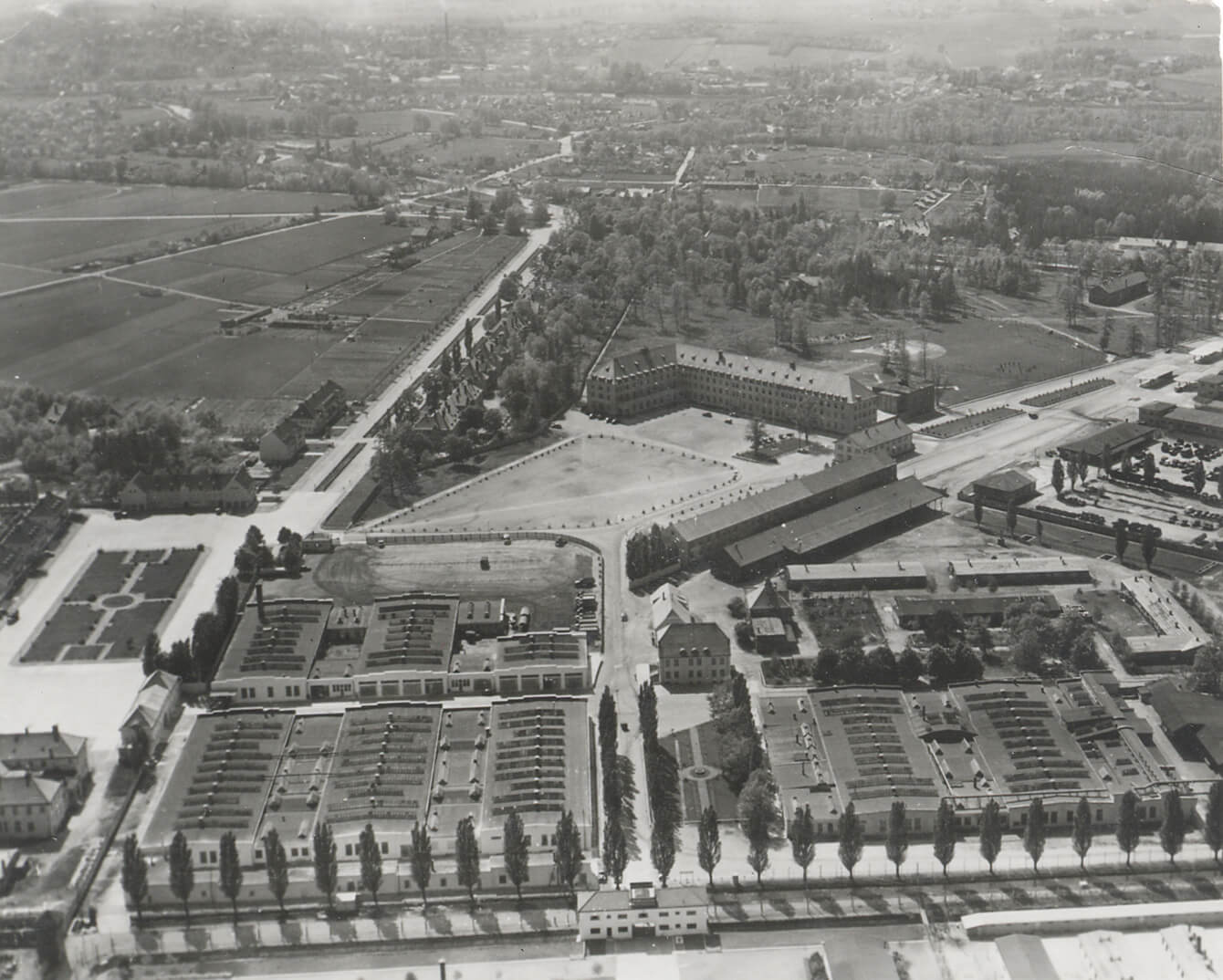 Luftaufnahme des ehemaligen SS-Kommandanturbereichs, 1950er
